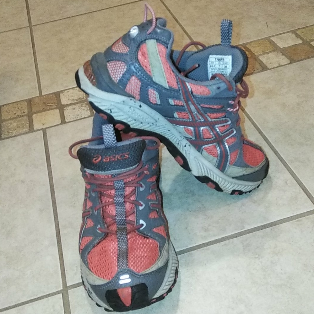 ☀️ Asics Gore-Tex women's size 7